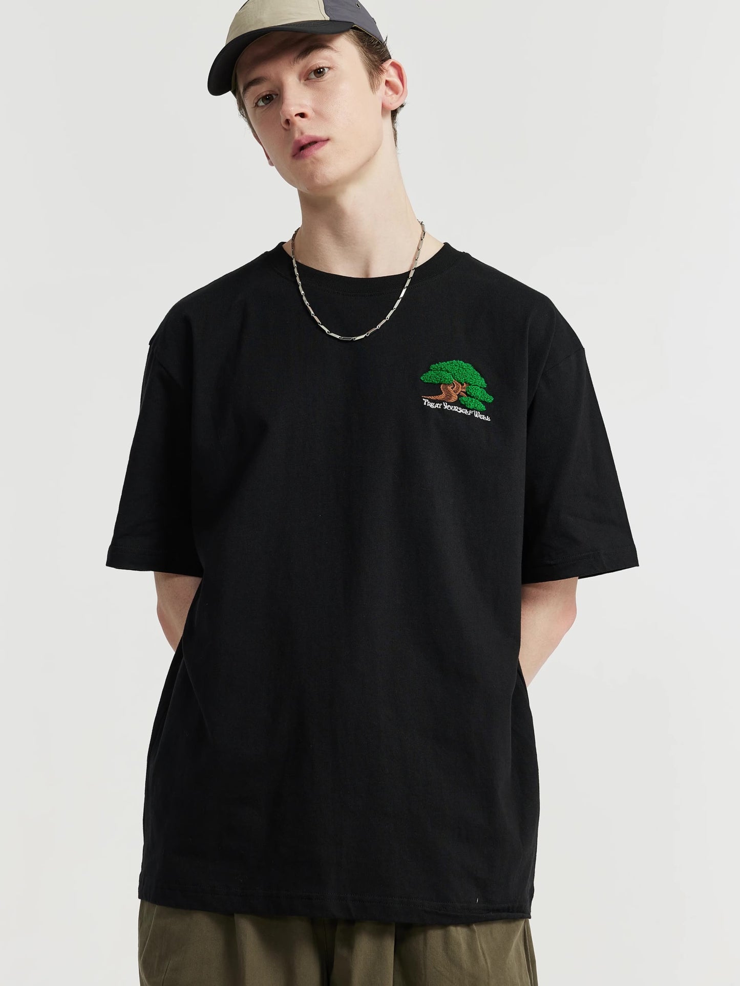PINE EMBROIDERY T-SHIRT